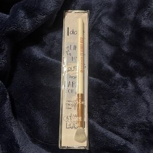 Essence White and Gold Eye Blender Brush